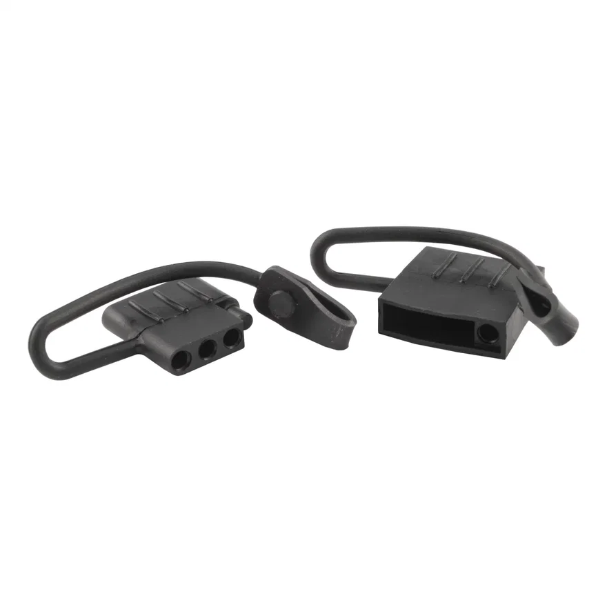 CURT 58761, 4-Way Flat Connector Dust Cover Set (Packaged)